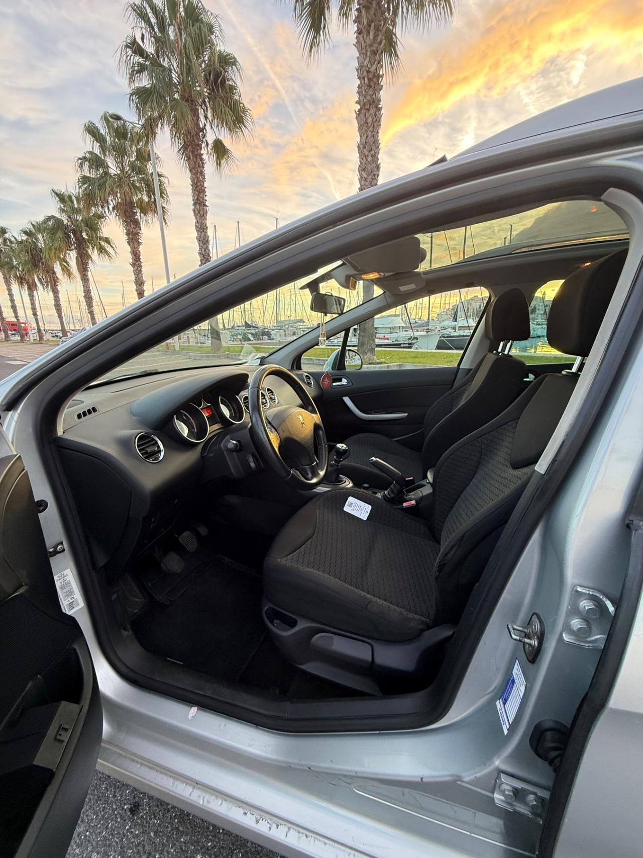 Peugeot 308 1.6 HDi 110CV 5p. Féline (6 Marce)