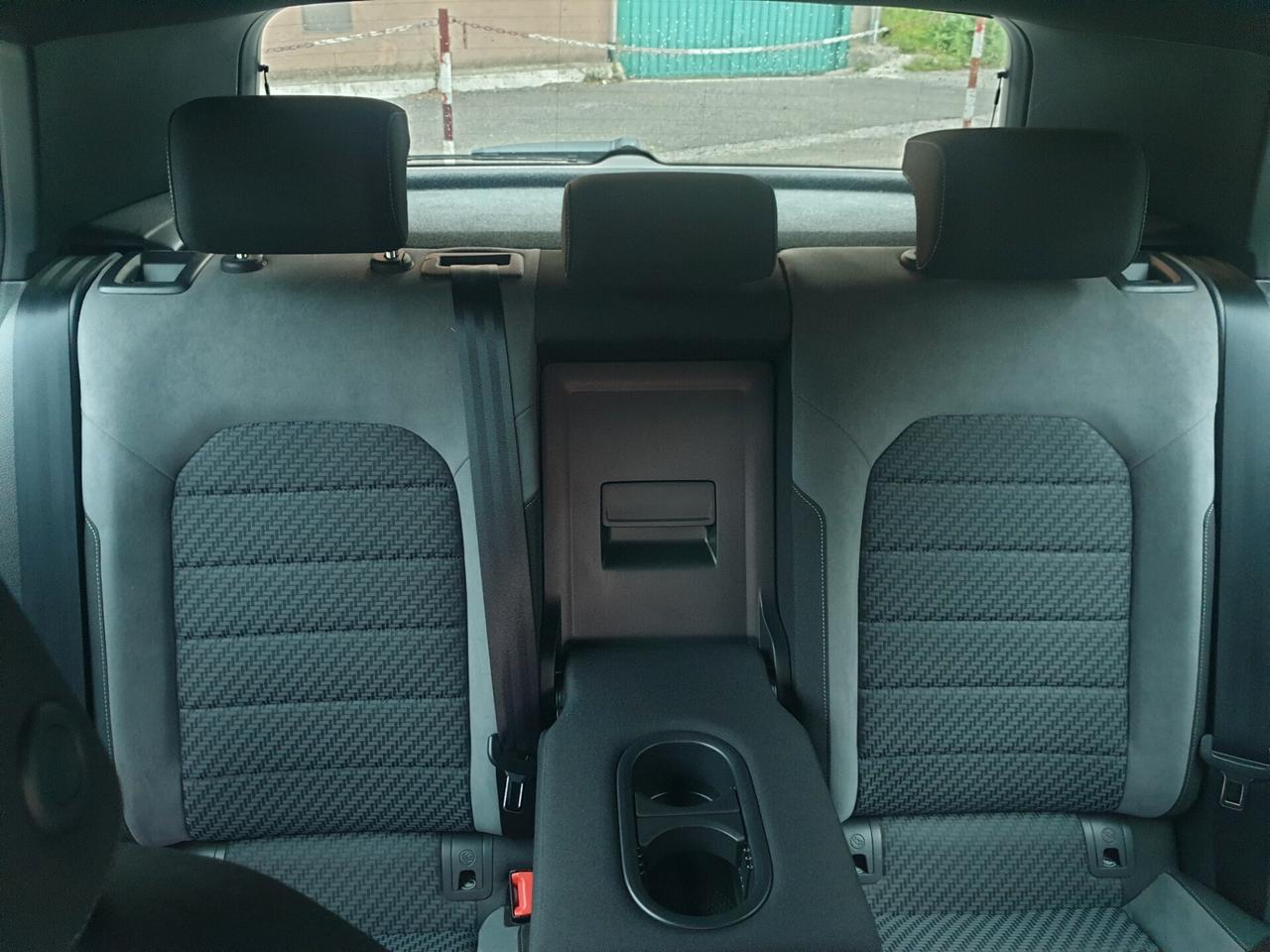 Volkswagen Golf 2.0 TDI DSG 5p. R LINE