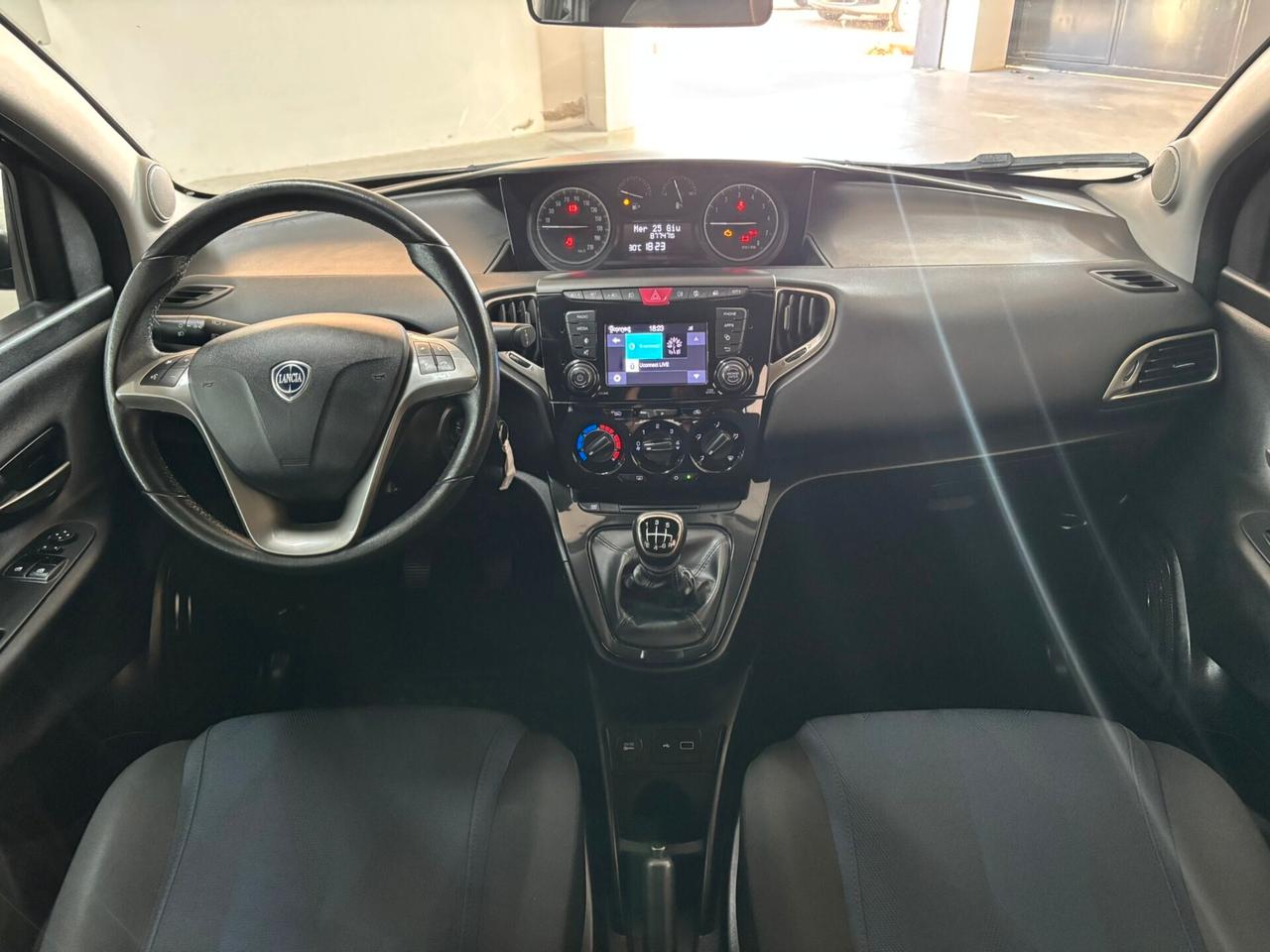 Lancia Ypsilon 1.0 FireFly 5 porte S&S Hybrid Ecochic Gold