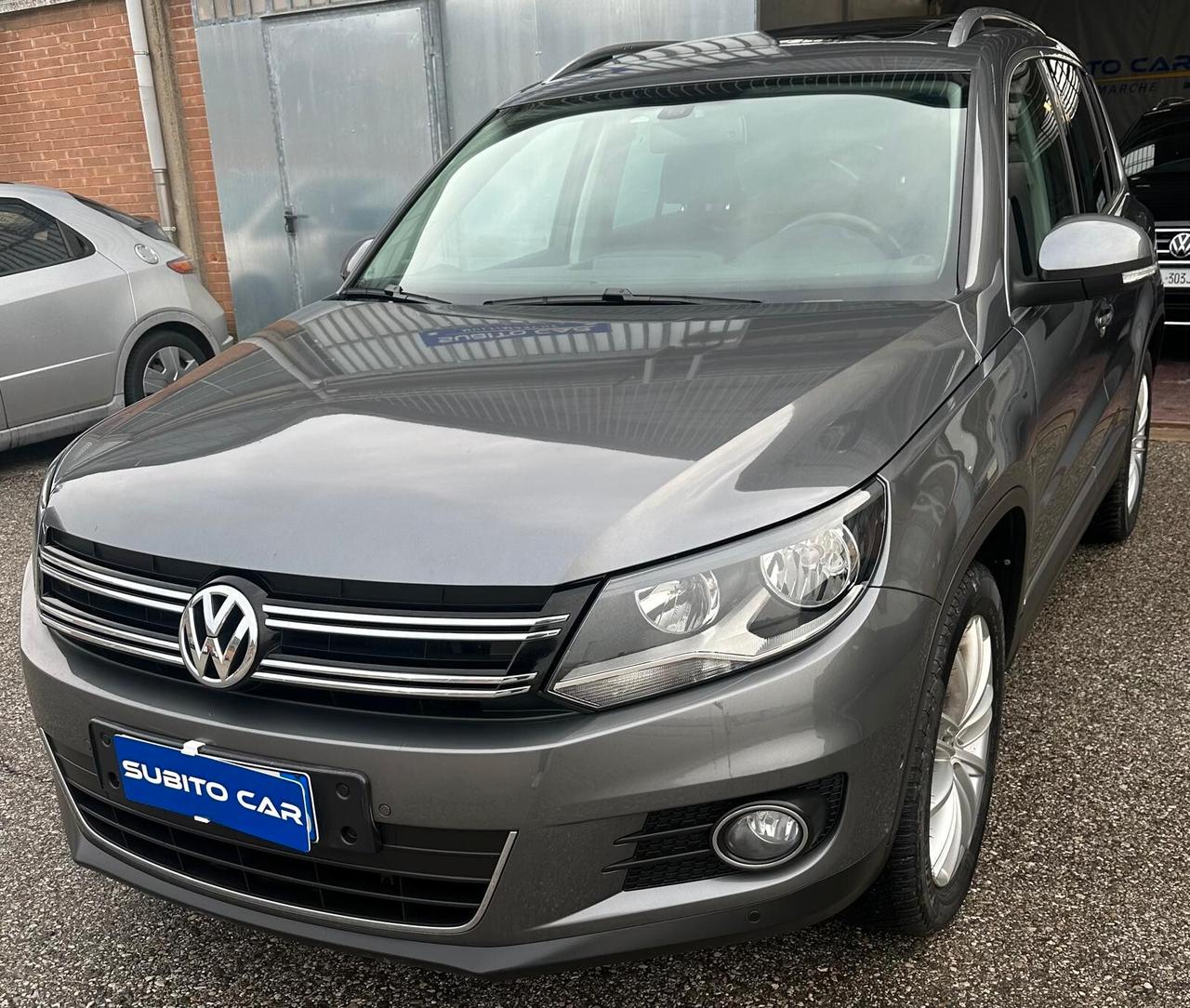Volkswagen Tiguan 2.0 TDI Plus 110 CV Sport & Style BlueMotion Tech. TETTO APRIBILE E TUTTI TAGLIANDI VW