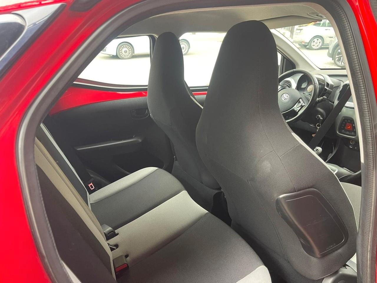 Toyota Aygo 1.0 VVT-i 69 CV 5 porte x-cool