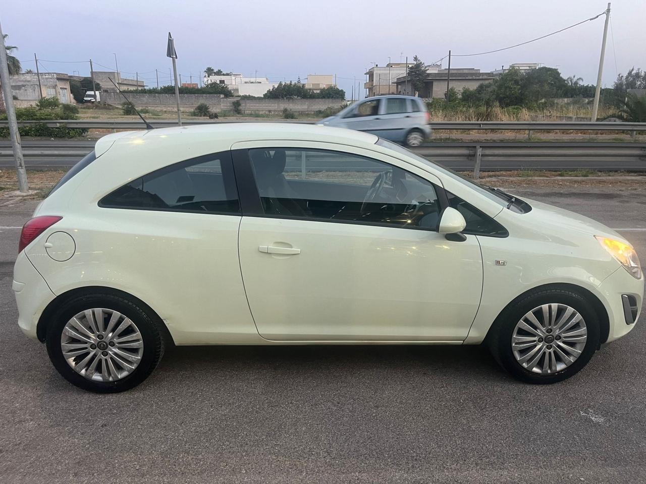 Opel Corsa 1.2 3 porte Elective Unipro 2012