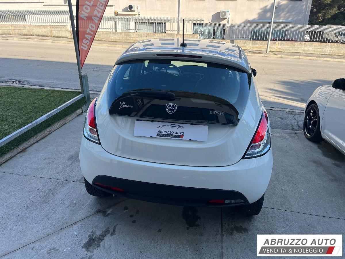 LANCIA Ypsilon 1.0 5p Hybrid Silver 16.000 KM