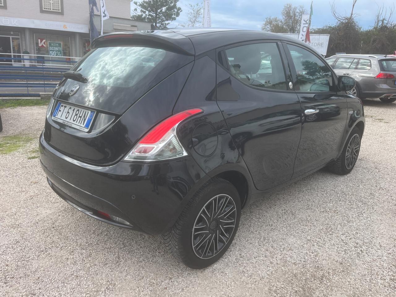 Lancia Ypsilon 1.2 69 CV 5 porte GPL Ecochic Gold