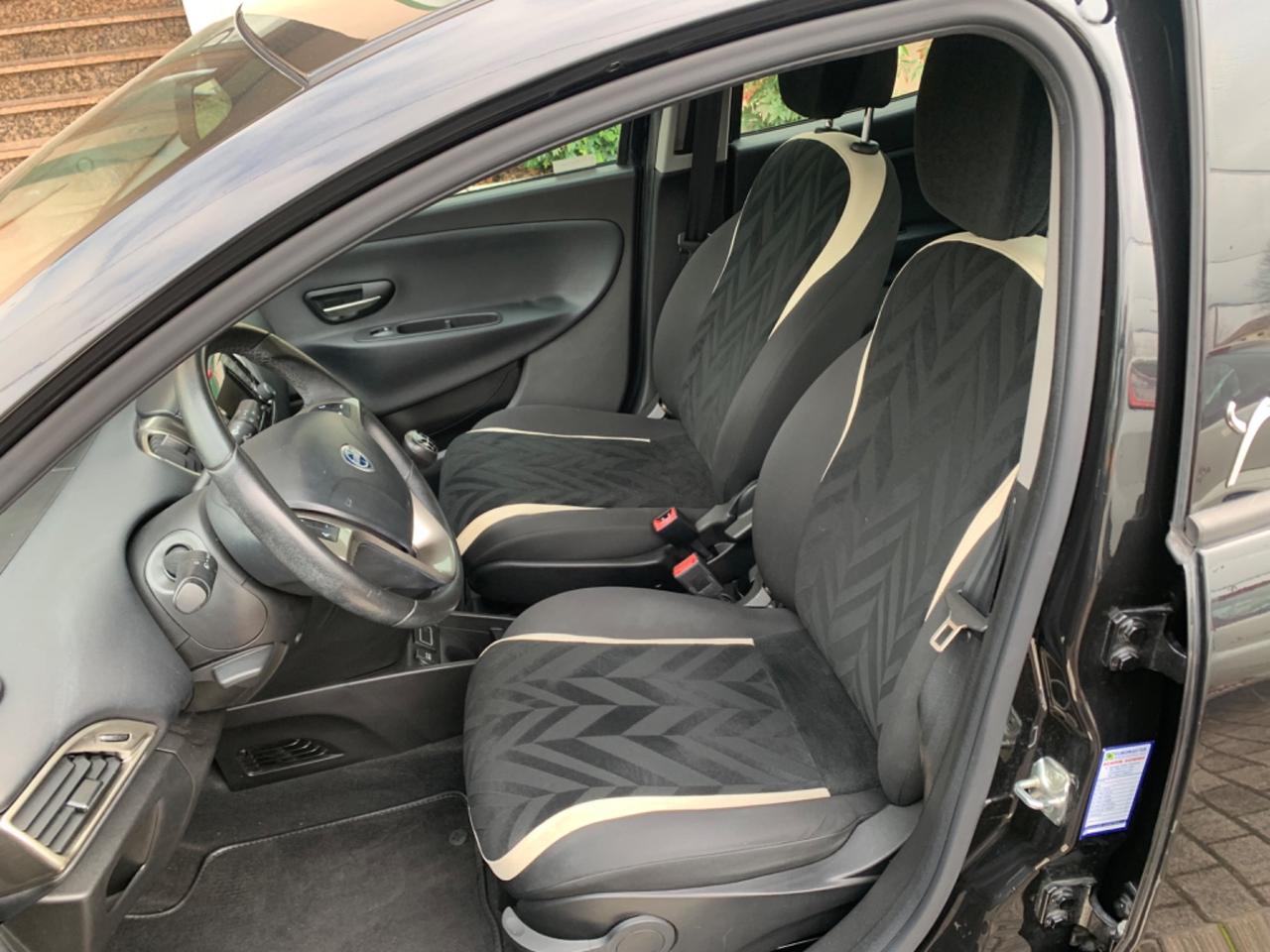 Lancia Ypsilon 1.2 69 CV 5 porte Platinum