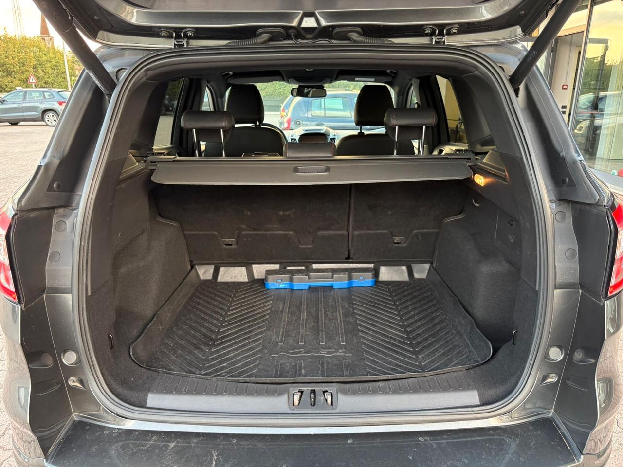 FORD KUGA 2.0 TDCI TAGLIANDI FORD SI A NEOPATENTATI