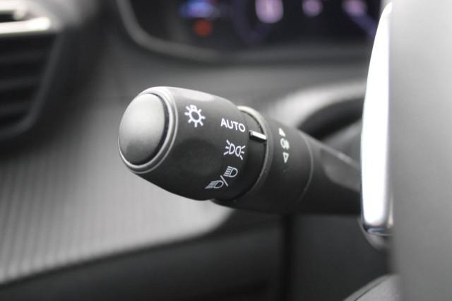 Peugeot 2008 1.2 Allure s&s 130cv Auto con Navigatore e CarPlay