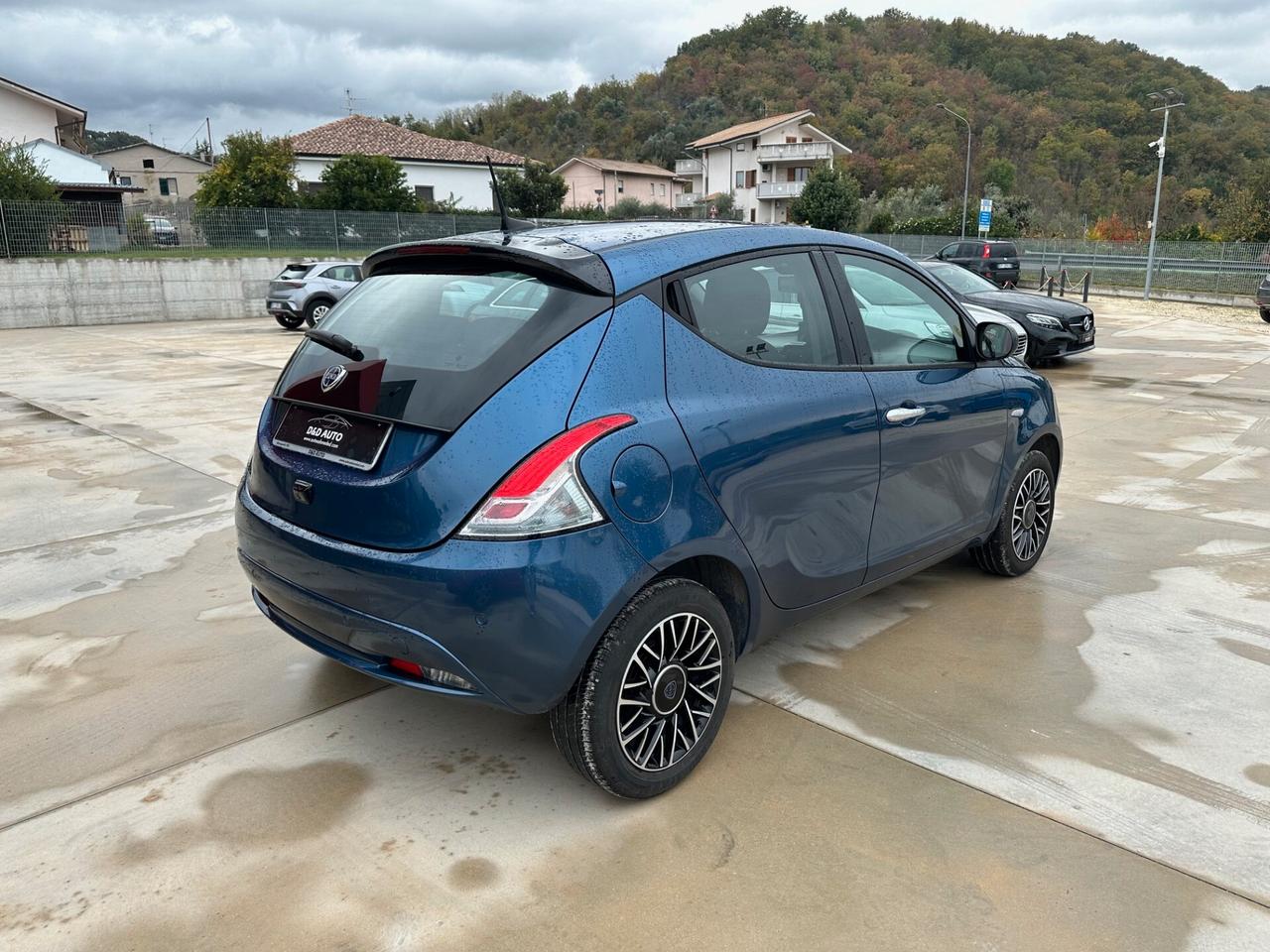 Lancia Ypsilon 1.0 Hybrid Platino full optional
