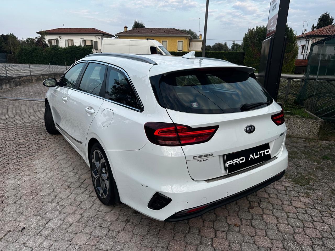 Kia Ceed 1.4 MPi GPL SW Business Class