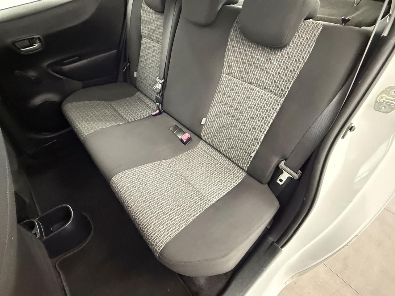 TOYOTA Yaris III 2011 Yaris 5p 1.0 Lounge