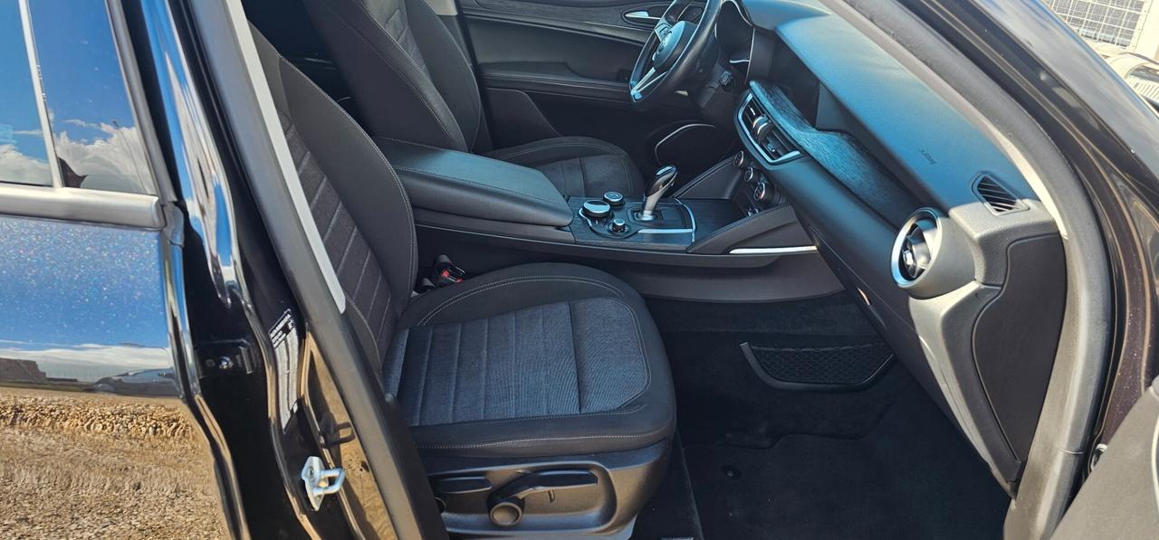 Alfa Romeo Stelvio 2.2 Turbodiesel 160 CV AT8 RWD Sport-Tech