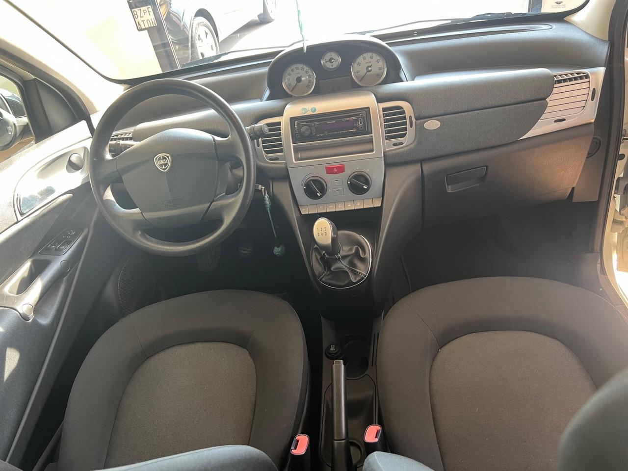 Lancia Ypsilon 1.3 MJT 75 CV Unyca