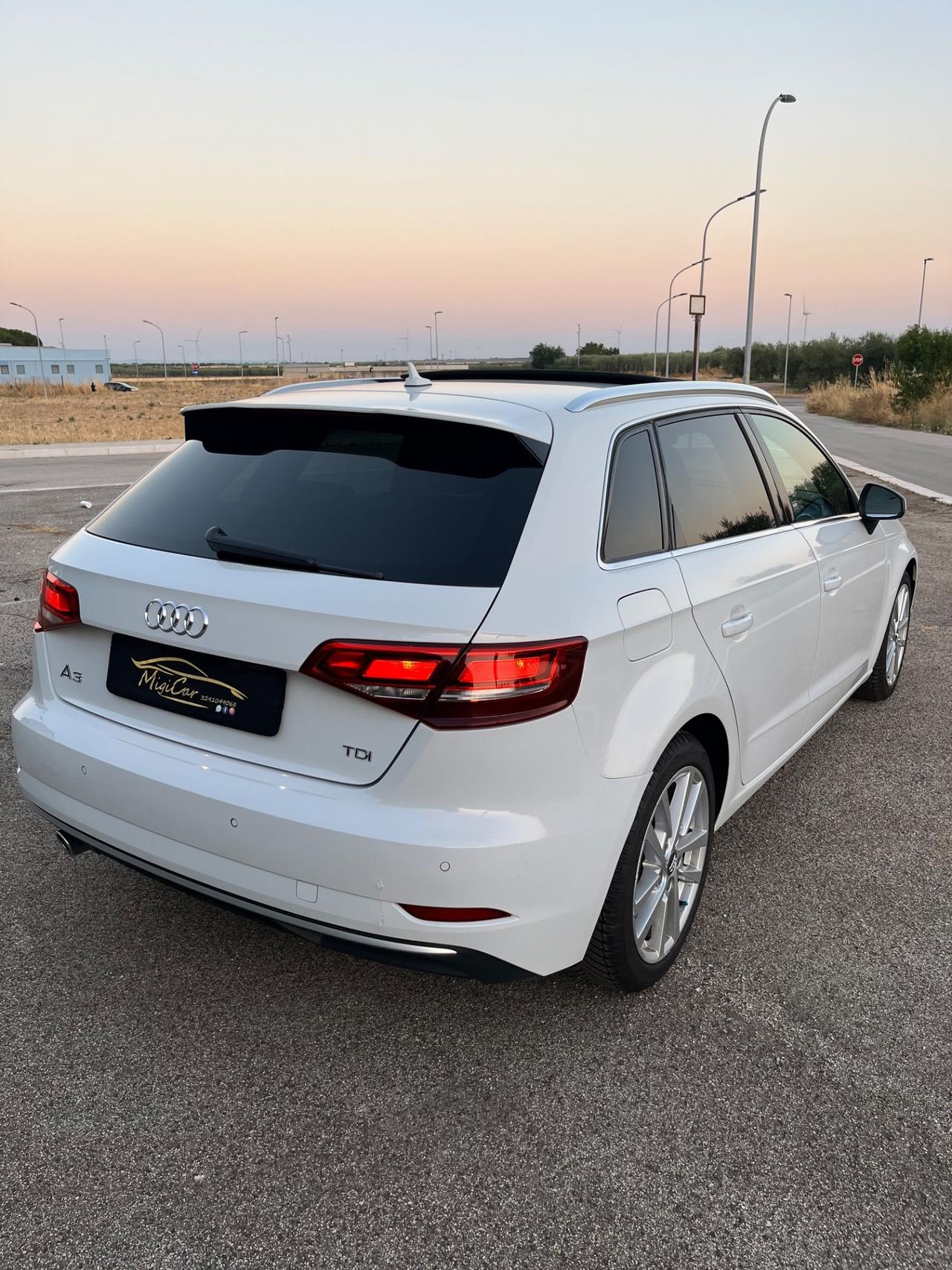 Audi A3 1.6 TDI 116 CV S tronic Design FULL TETTO PANORAMICO