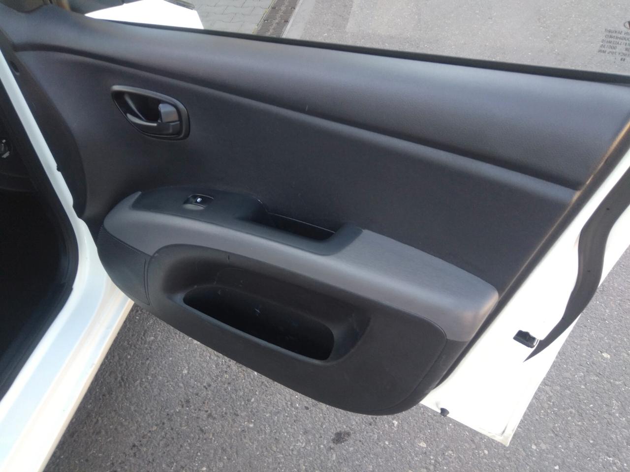 Hyundai i10 1.1 69cv 12V Sound Edition x neopatentati