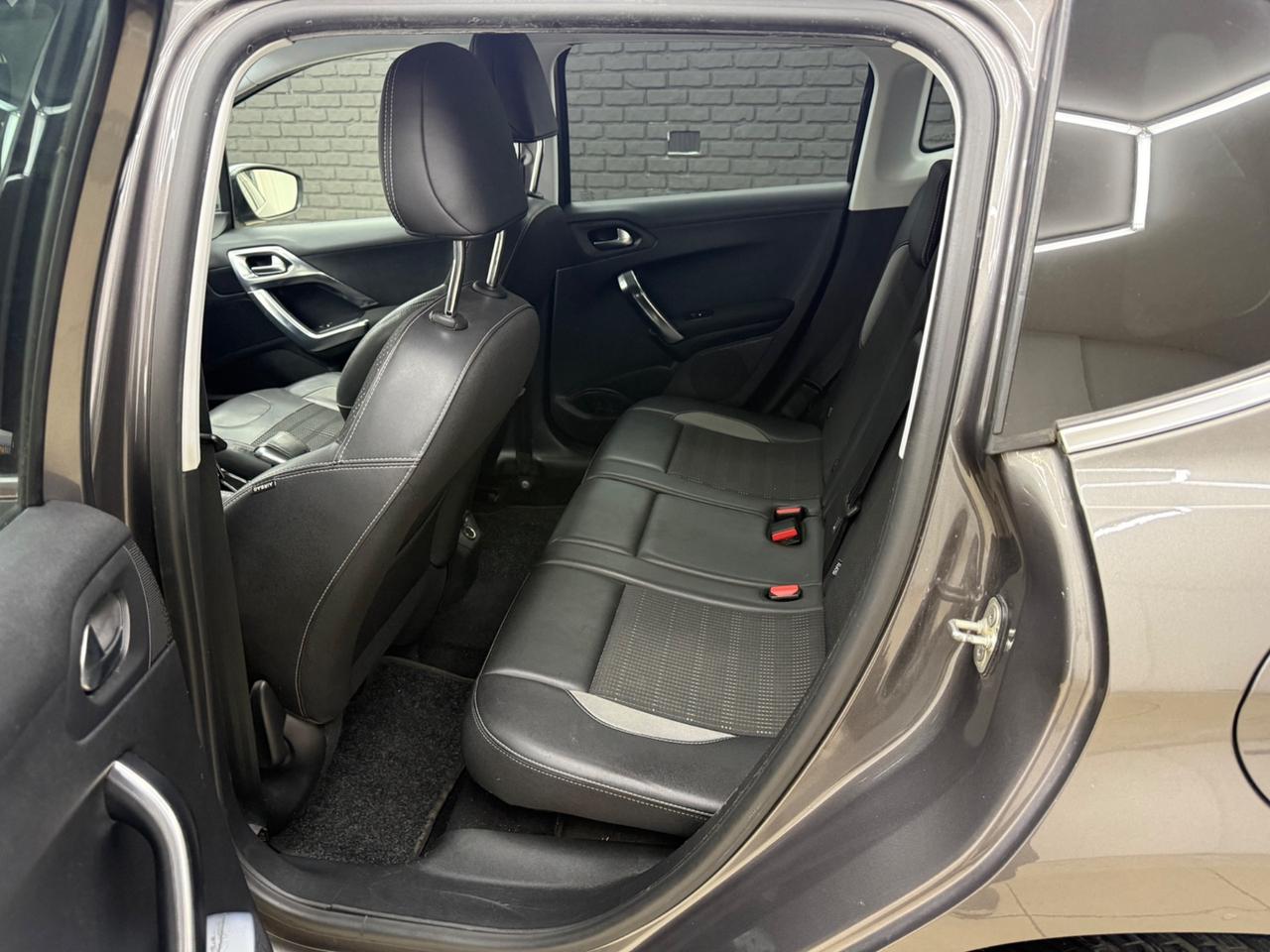 Peugeot 2008 BlueHDi 120 S&S Allure