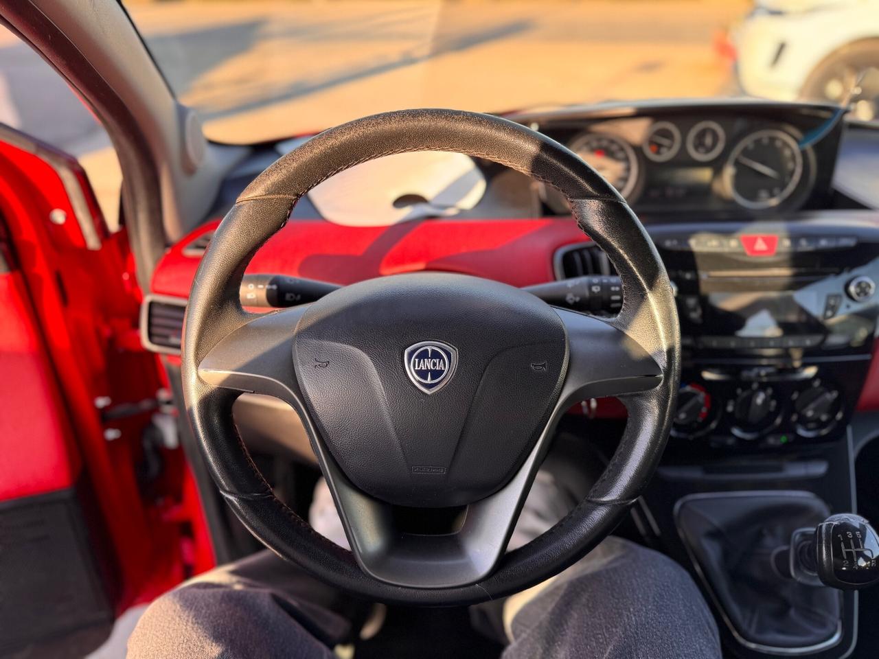 Lancia Ypsilon 1.2 69 CV 5 porte S&S Platinum