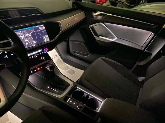 AUDI Q3 35 2.0 TDI S tronic Business Advanced COCKPIT