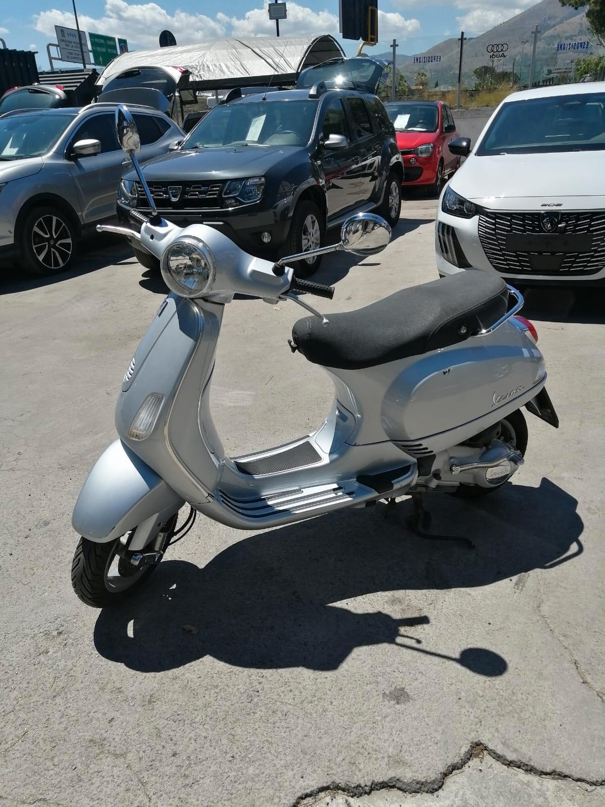Piaggio Vespa 150 LX