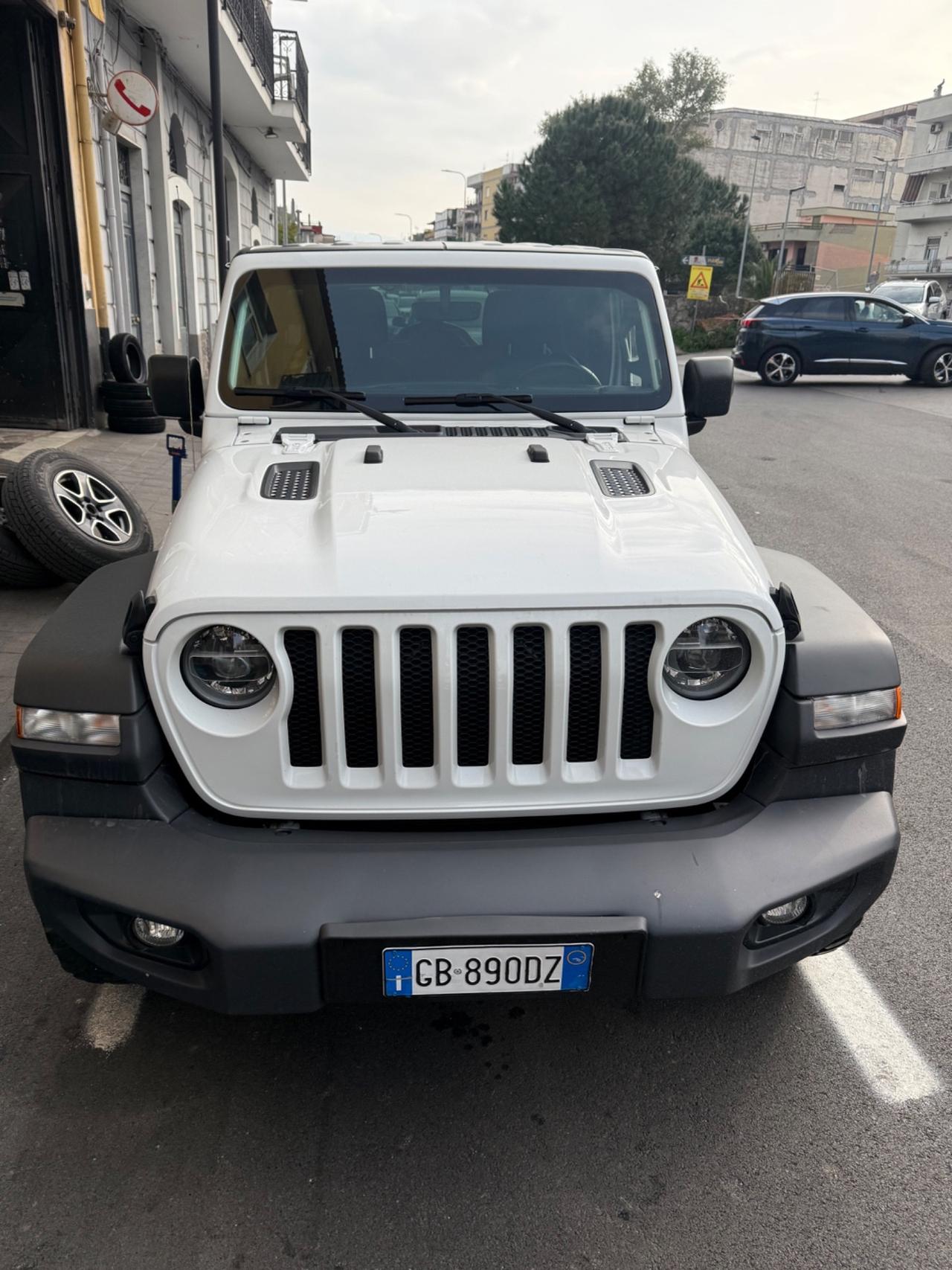 Jeep Wrangler Unlimited 2.2 Mjt II Sahara 5 PORTE