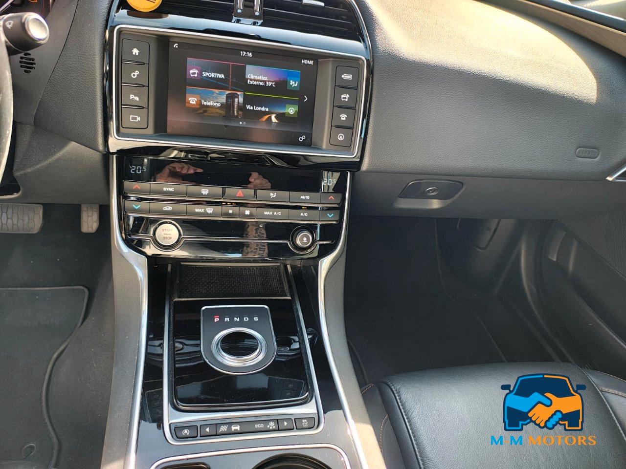Jaguar XE Berlina XE 2.0d Prestige awd 180cv auto