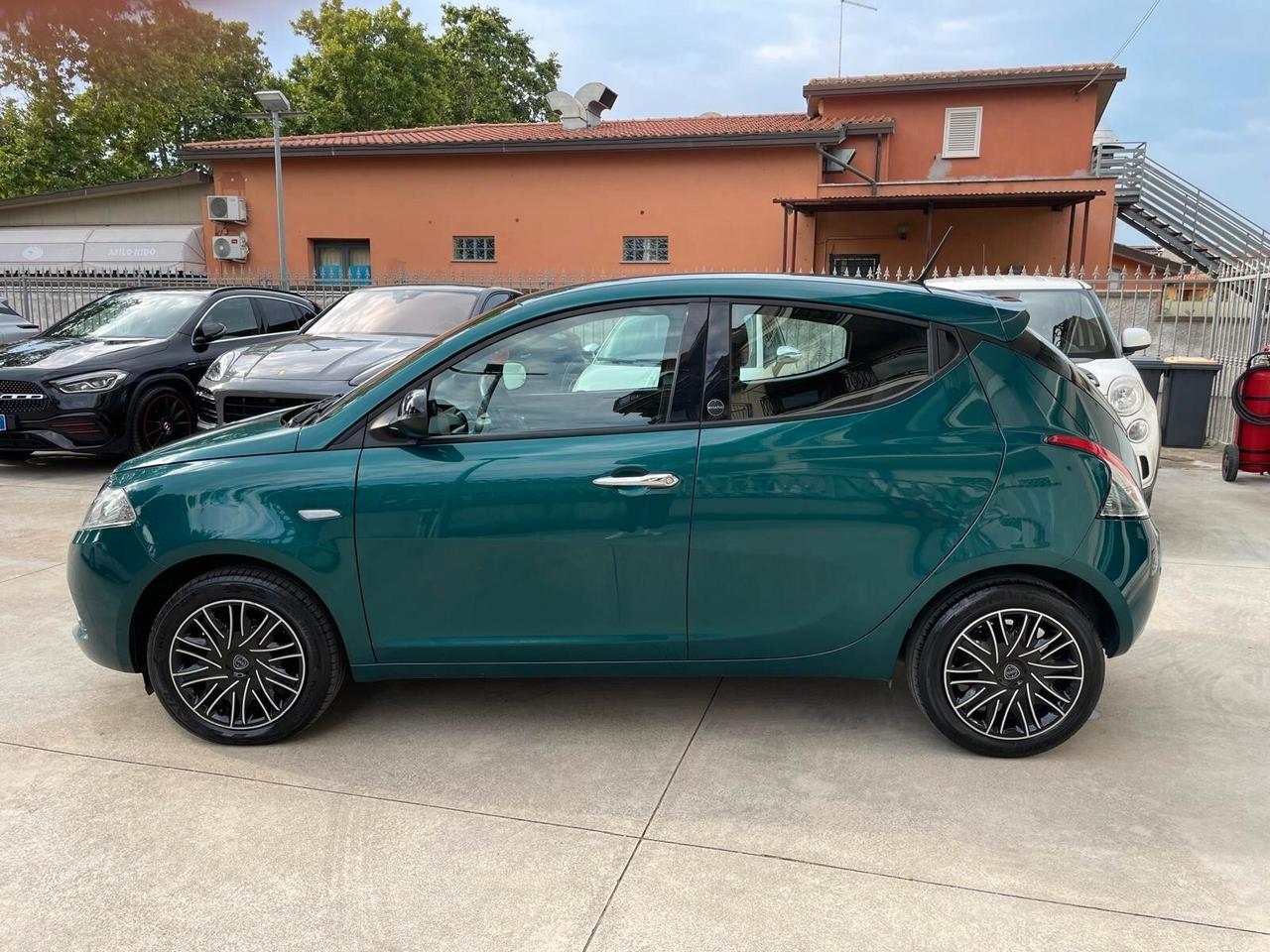 Lancia Ypsilon 1.0 FireFly 5 porte S&S Hybrid Ecochic