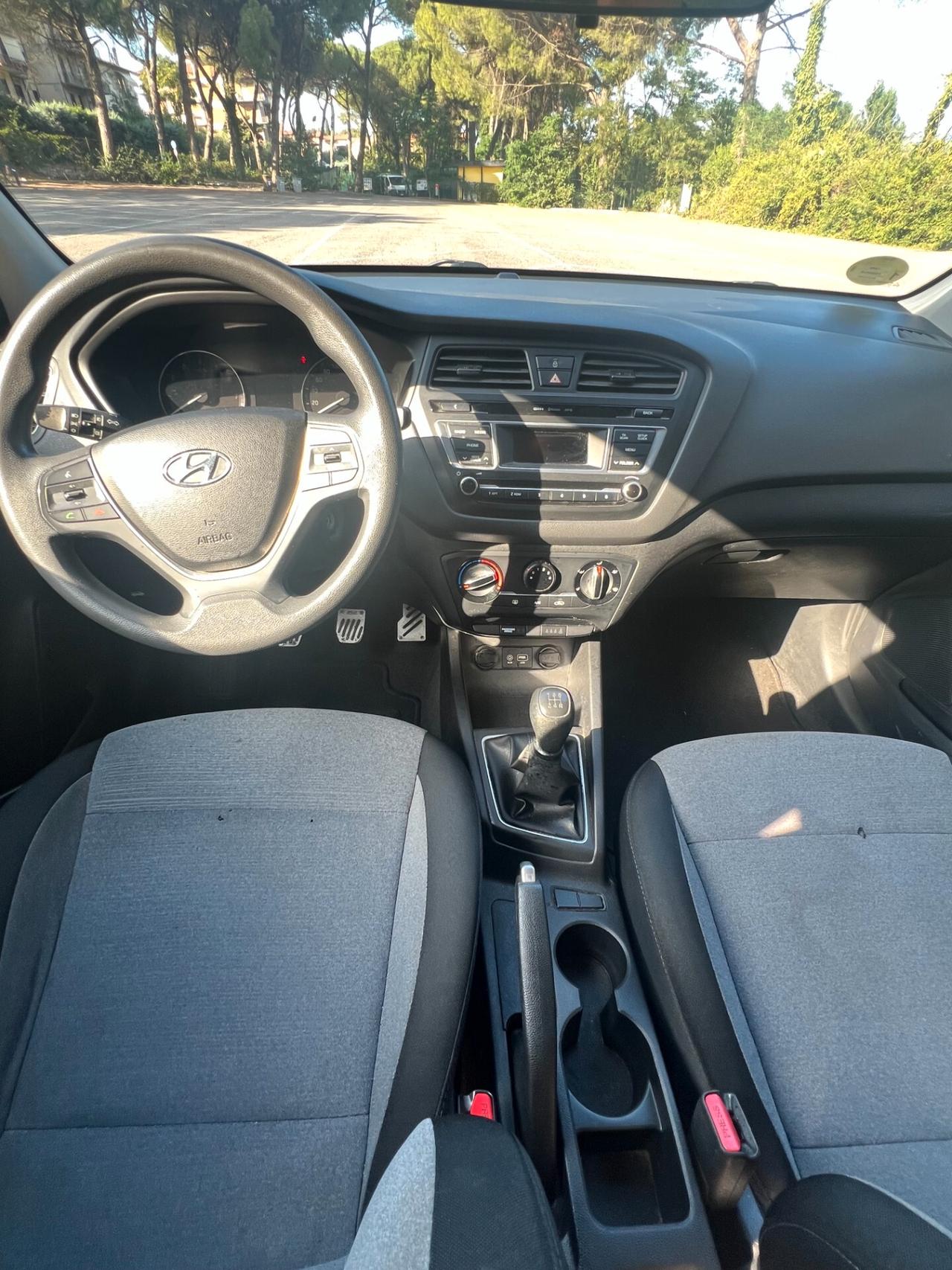 ADATTA PER NEOPATENTATI Hyundai i20 1.2 5 porte Classic