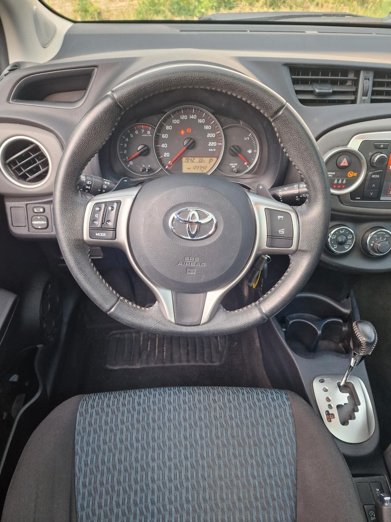 Toyota Yaris 1.3 5p Automatica