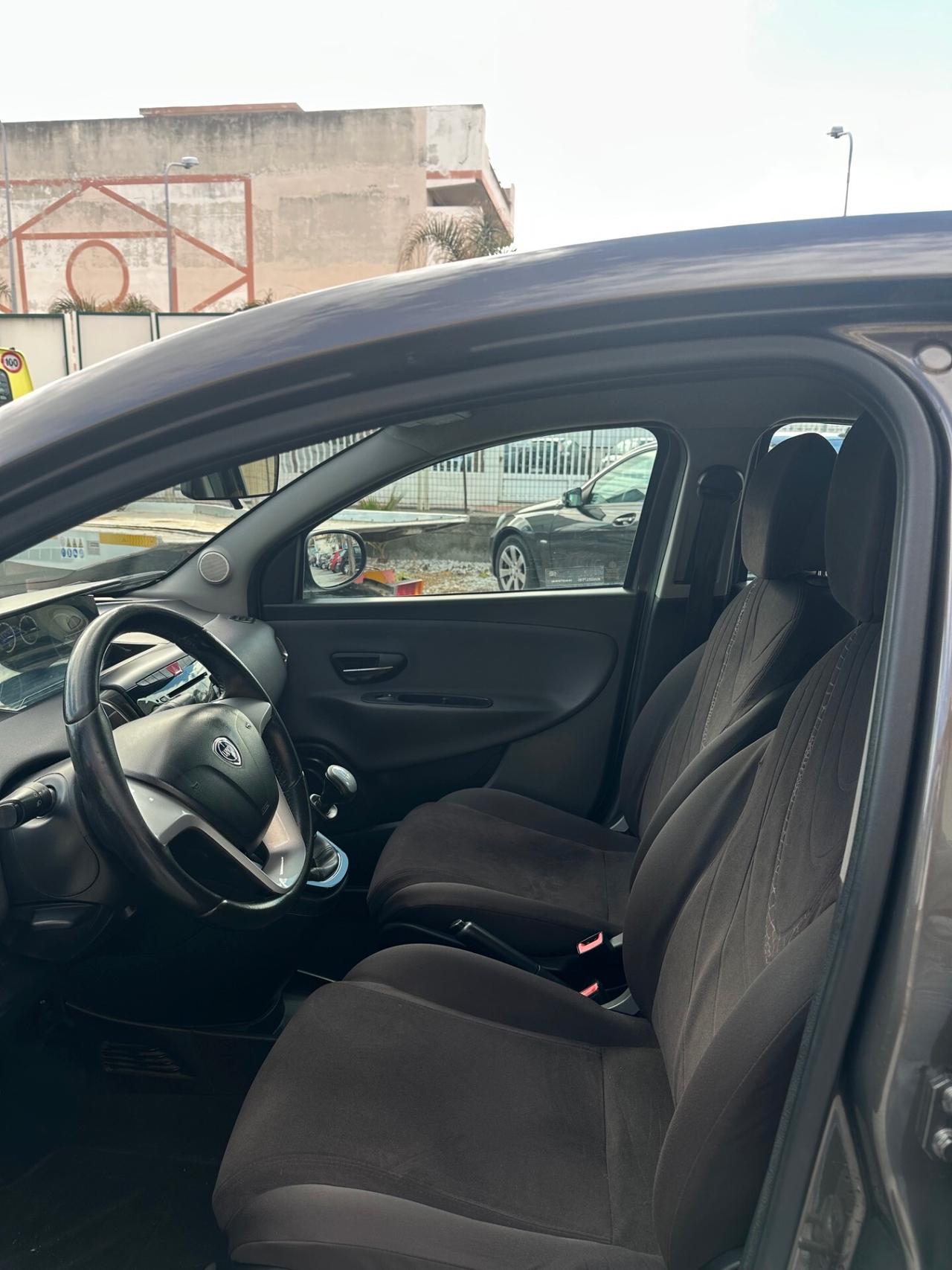 Lancia Ypsilon 1.2 69 CV 5 porte S&S Gold