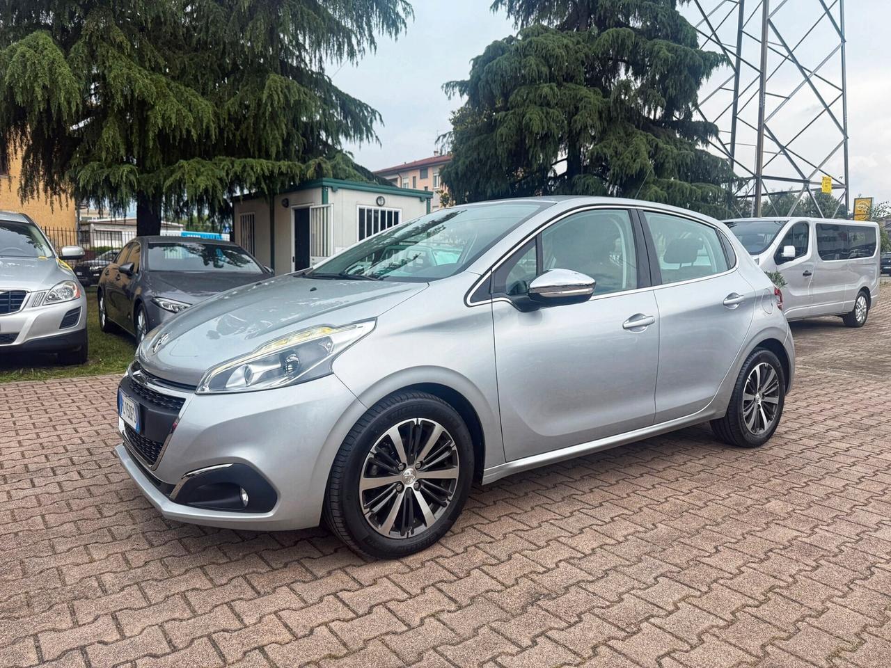 Peugeot 208 PureTech Turbo 110 EAT6 S&S 5 porte AUTOMATICA OK NEOPATENTATI