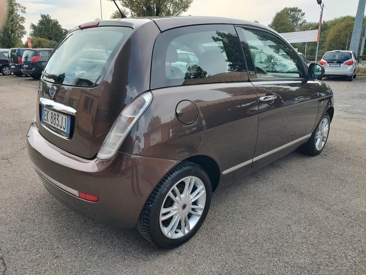 Lancia Ypsilon 1.2 69 CV 5 porte GPL Ecochic Platinum, benzina\gpl, OK NEOPATENTATI