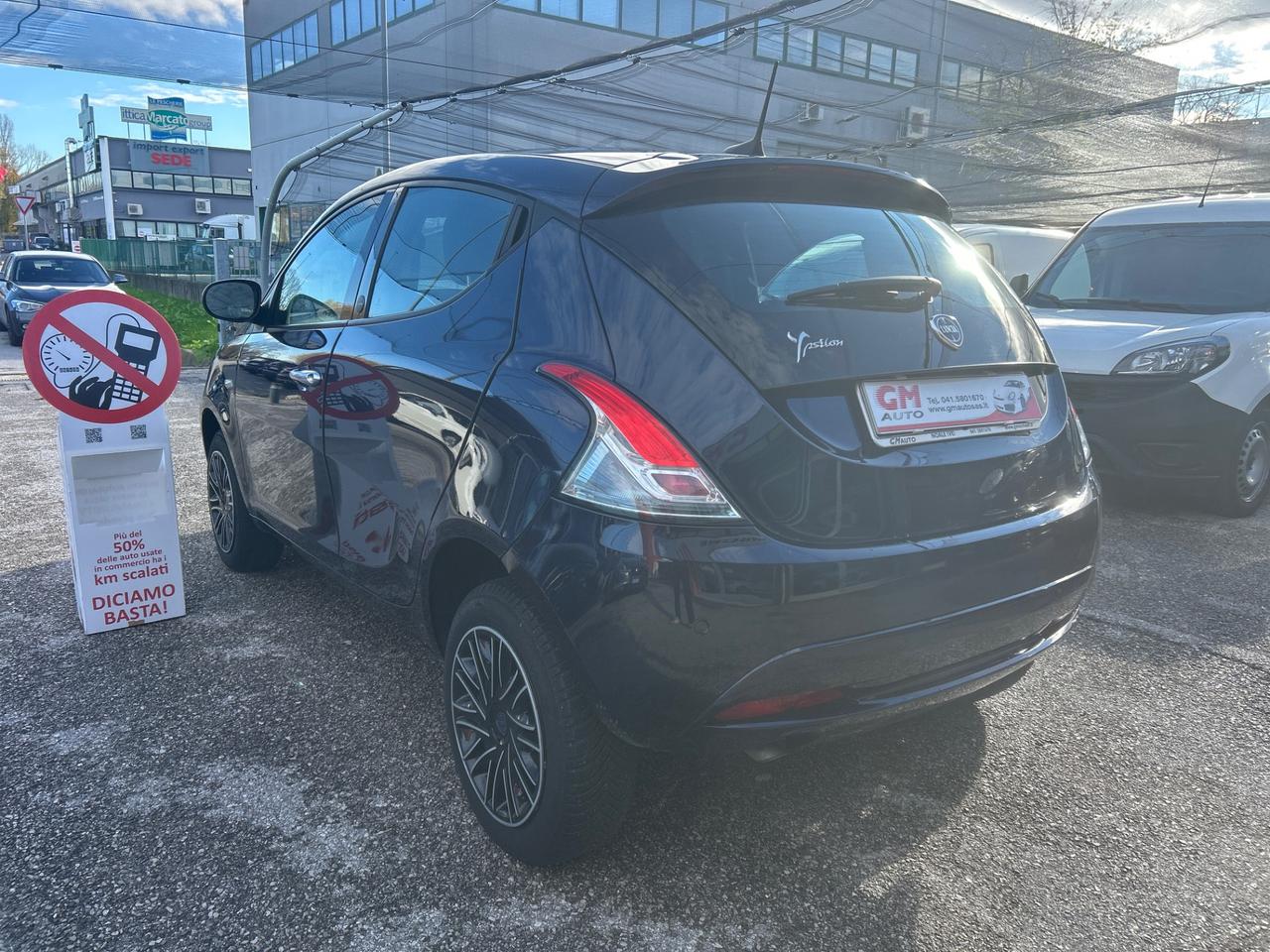 Lancia Ypsilon 0.9 t.air Gold metano 70cv