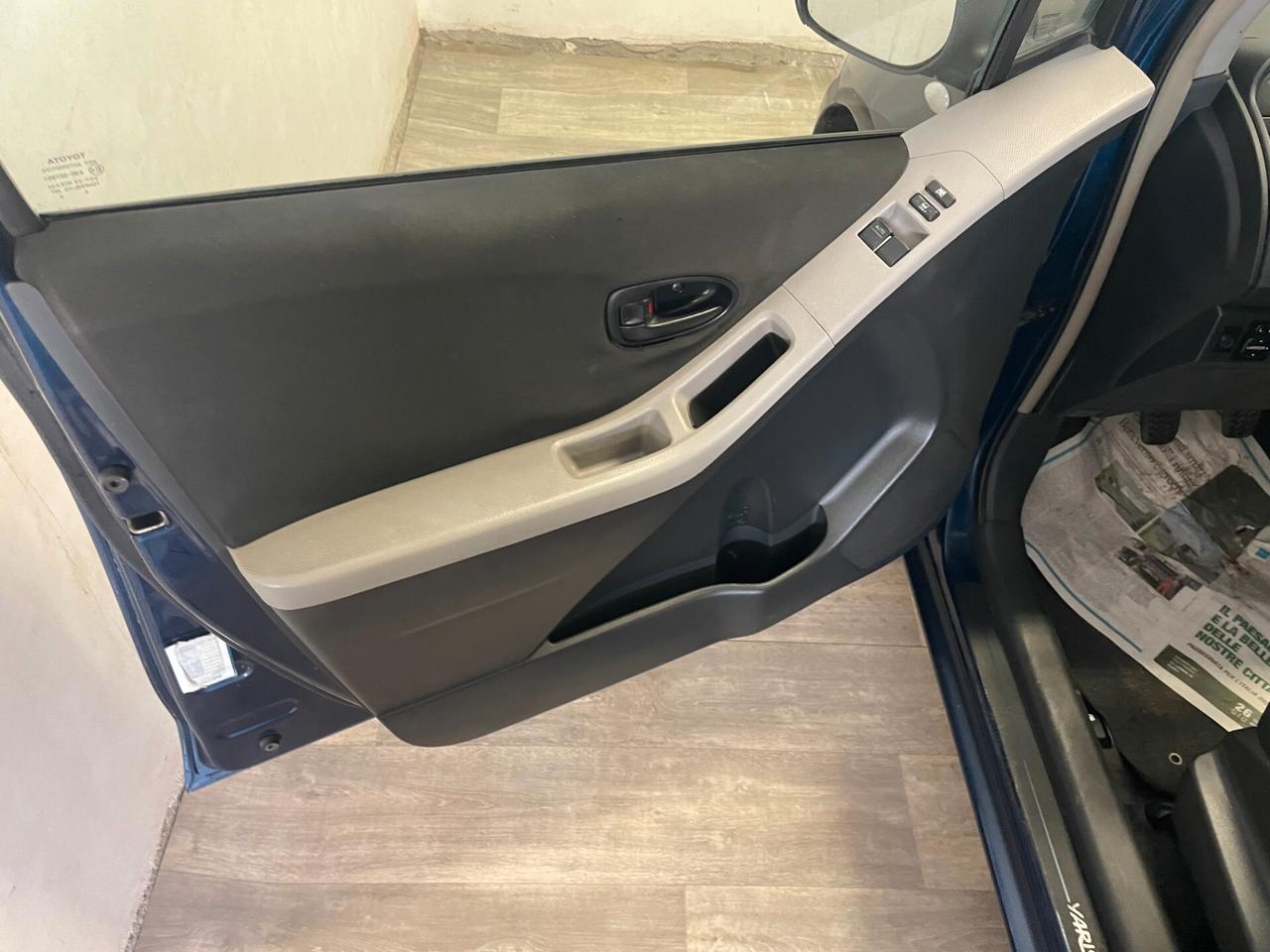 Toyota Yaris 1.0 5 porte Now FULL TAGLIANDATA NEOPATENTATI