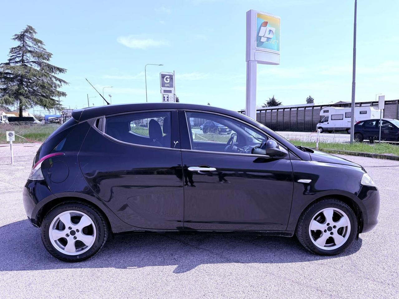 Lancia Ypsilon 1.3 MJT 16V 95 CV 5 porte Ok neopatentati