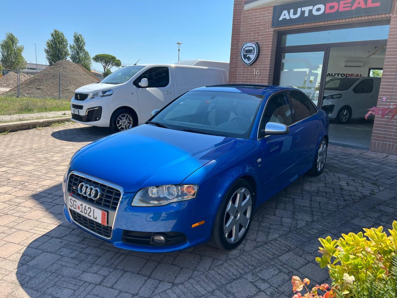 Audi A4 S4 4.2 V8 quattro Sedan Facelift