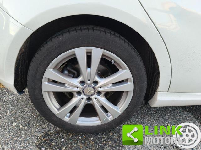 MERCEDES-BENZ A 200 d Automatic Premium