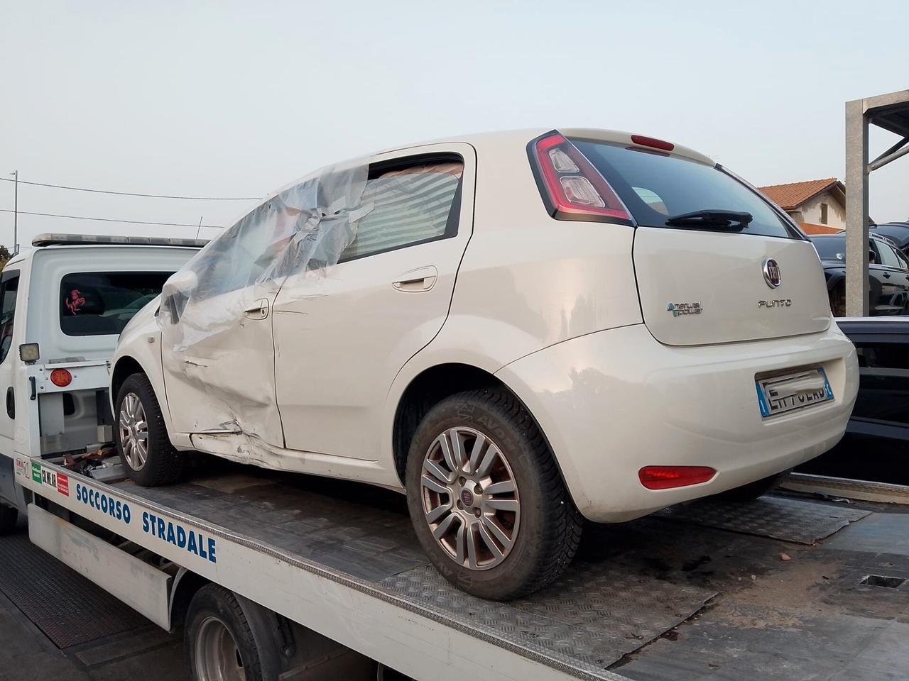 Fiat Punto Evo 1.4 metano incidentata
