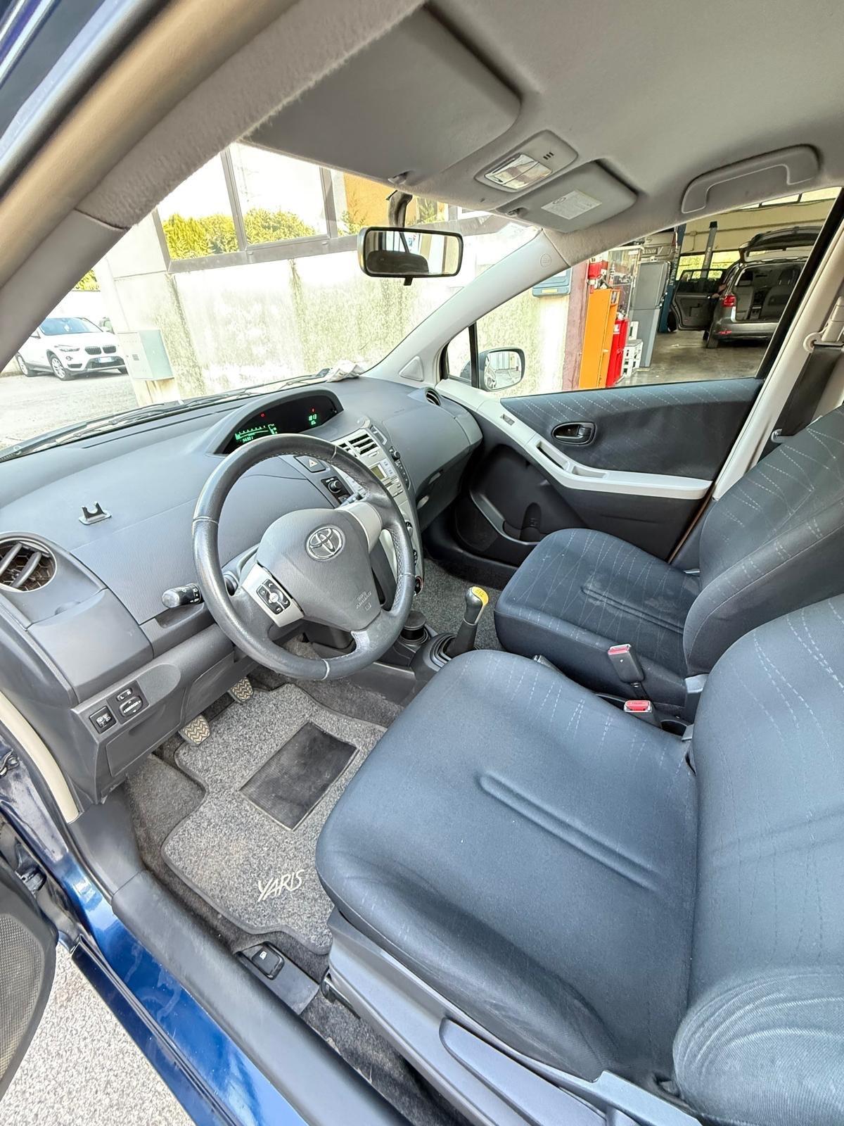 Toyota Yaris 1.0 5 porte Sol