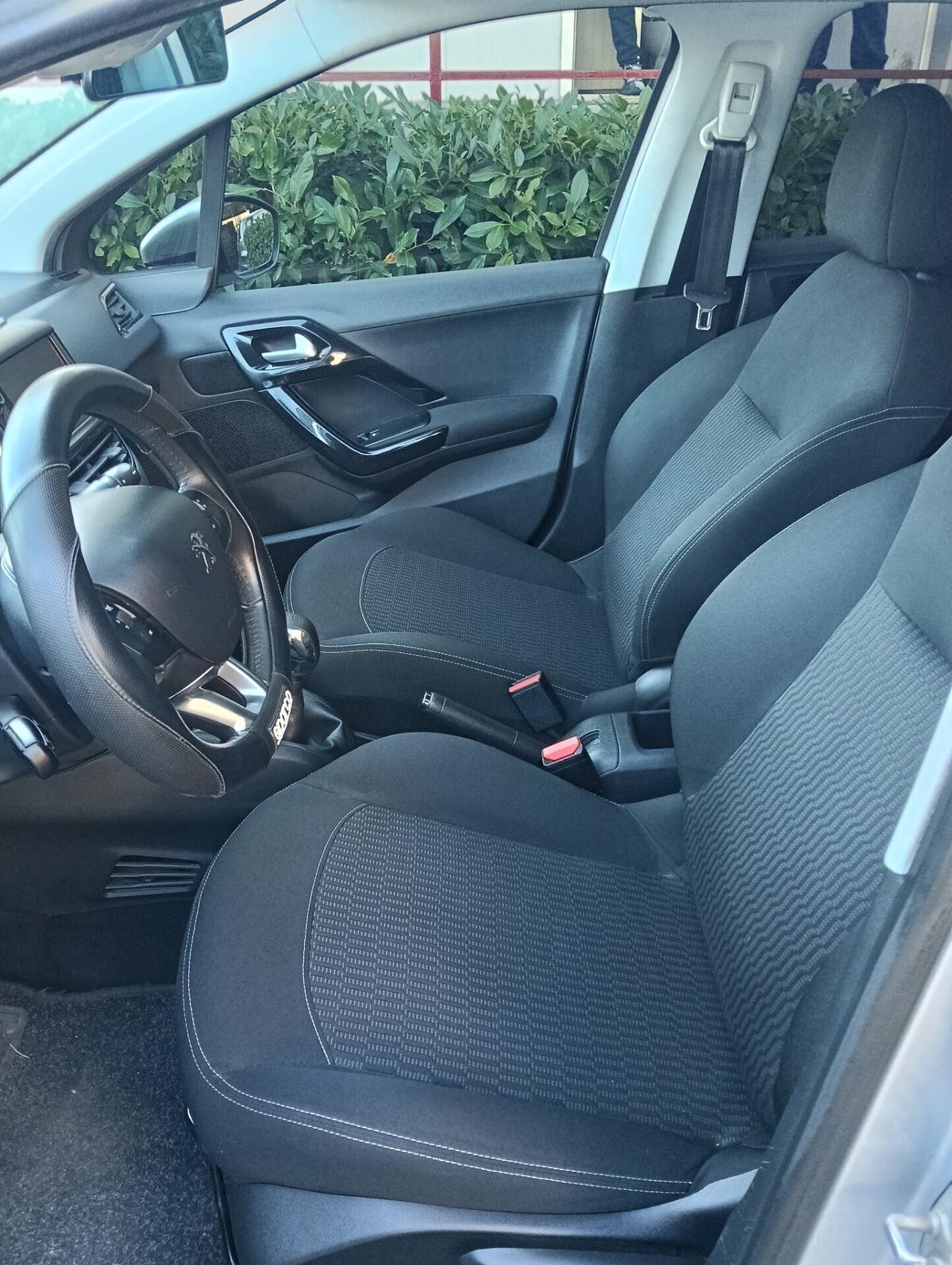 Peugeot 208 PureTech 82 5 porte Allure