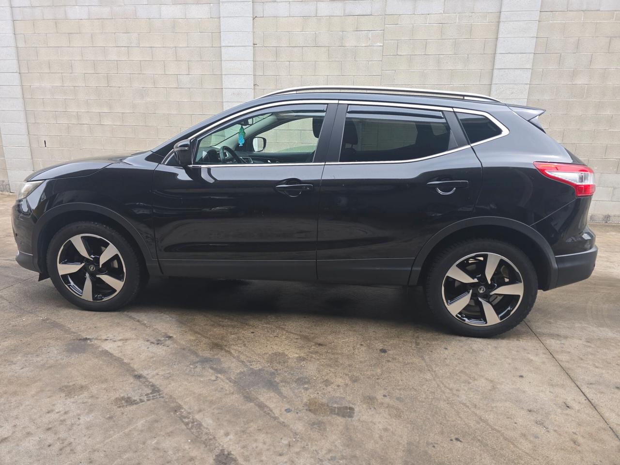 Nissan Qashqai 1.2 DIG- AUTOMATICO/TETTO PANORAMICO GARANZIA E PERMUTA