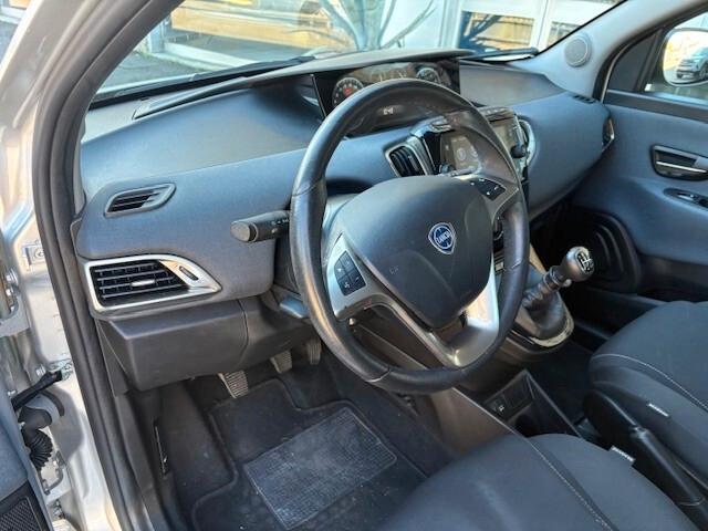 Lancia Ypsilon 1.0 FireFly 5 porte S&S Hybrid Ecochic Silver