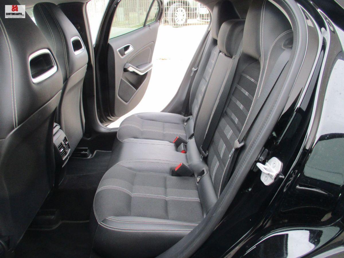 MERCEDES GLA 200 d Automatic Premium-2017