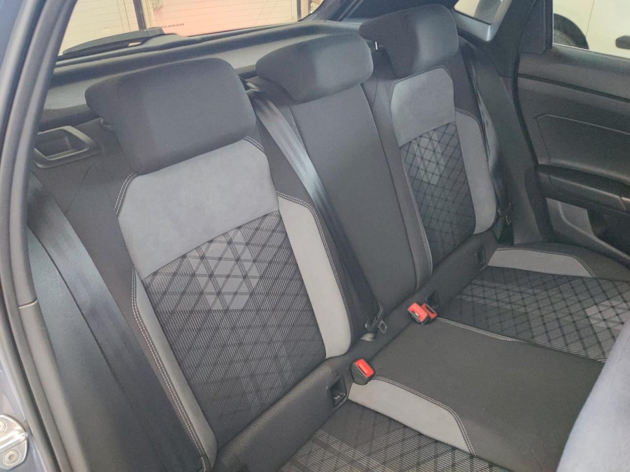 Volkswagen Polo 1.0 TSI DSG R-Line