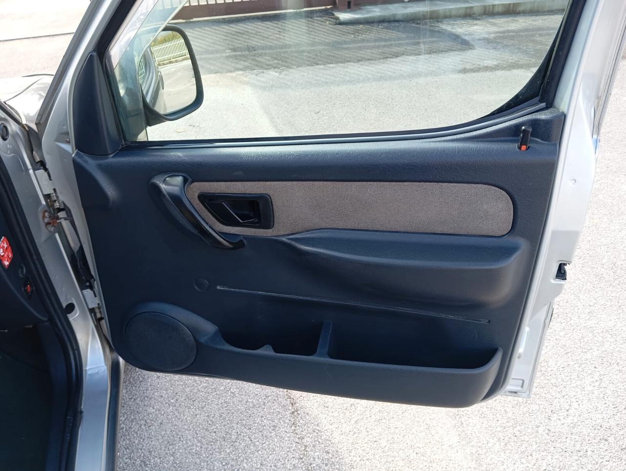 Peugeot Ranch 2.0 HDi 5p. Lee