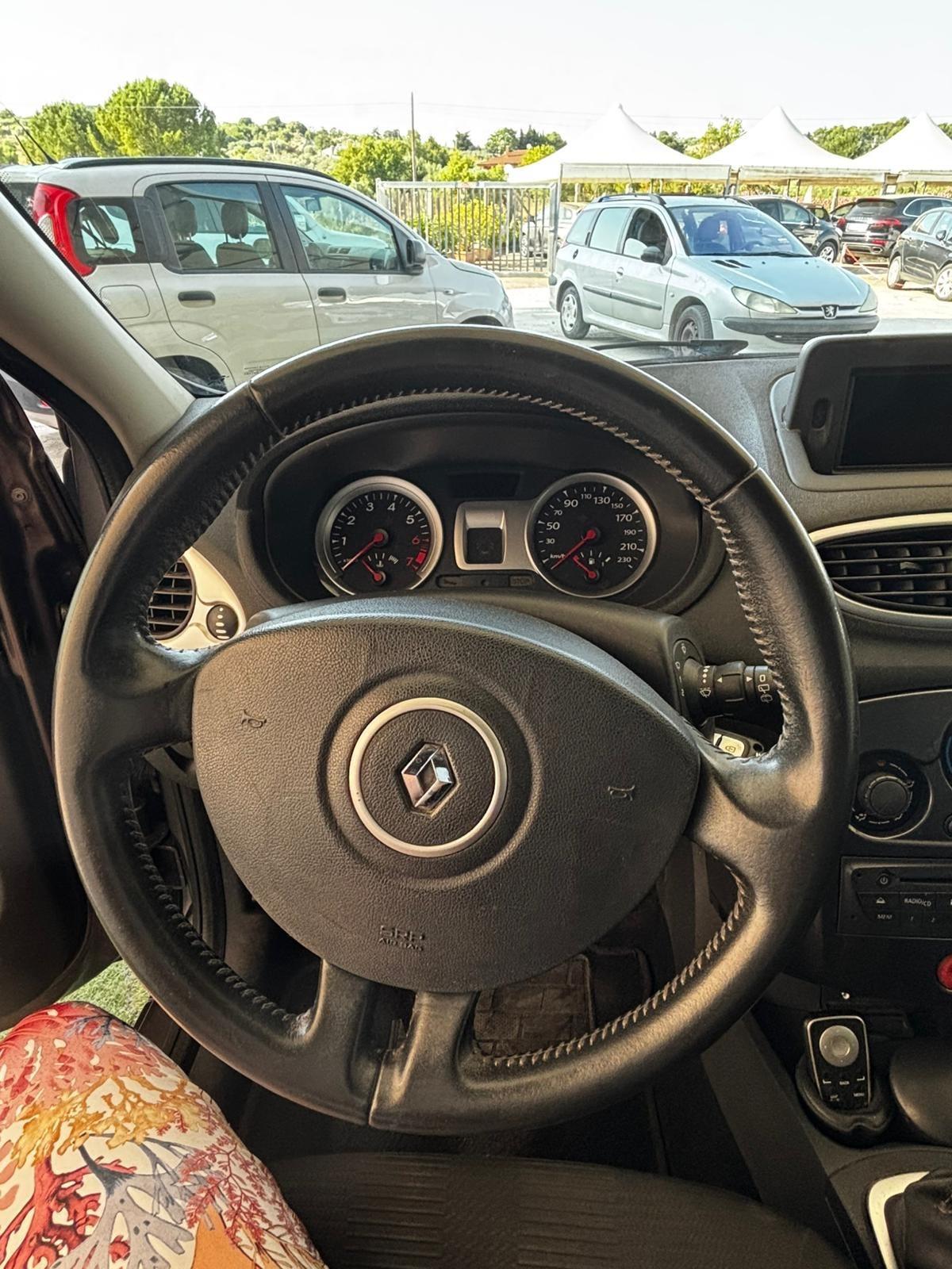 Renault Clio 1.2 16V 5 porte 75CV
