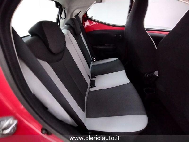 Toyota Aygo 1.0 VVT-i 69 CV 5 porte x-play MMT