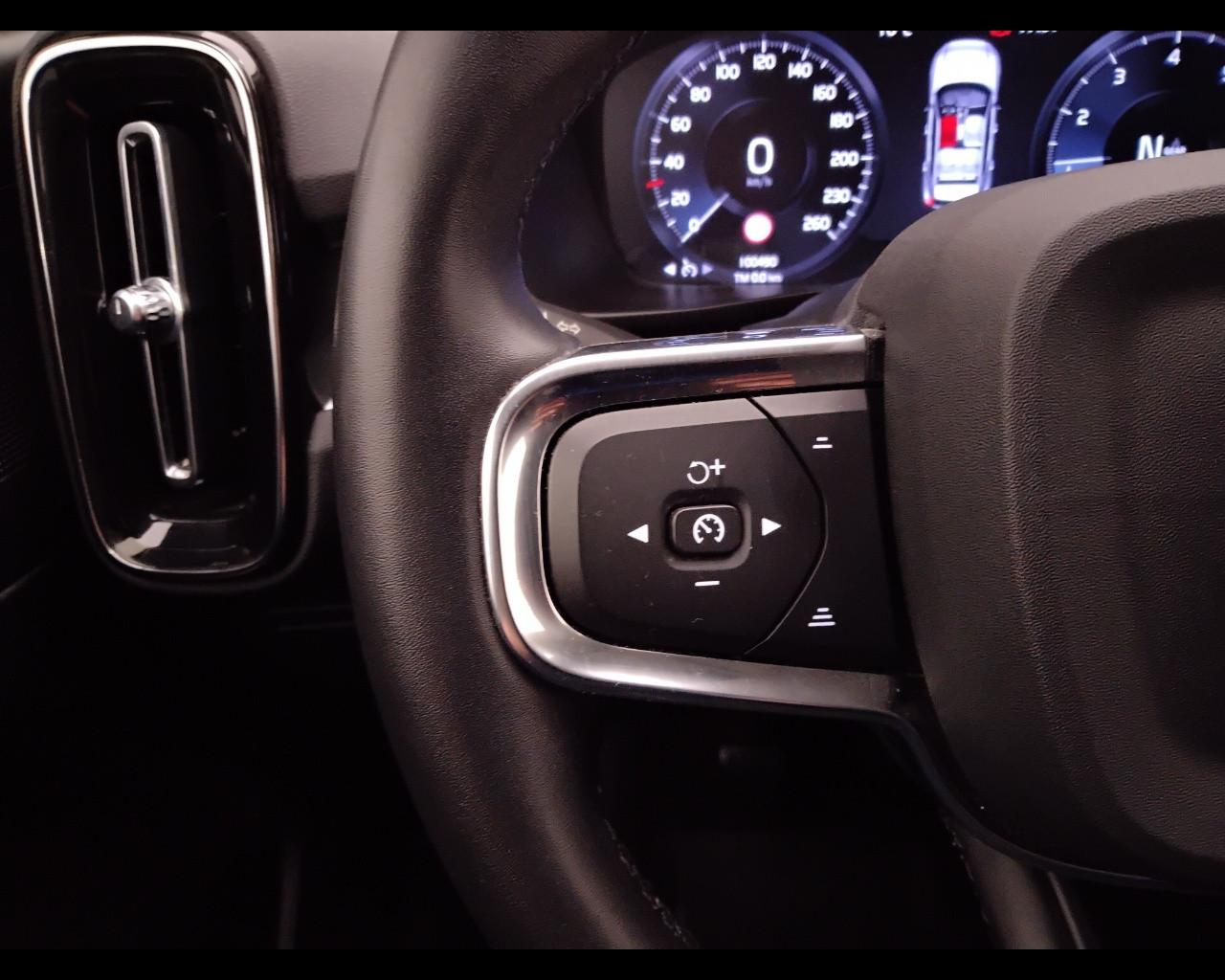 VOLVO XC40 - XC40 1.5 t2 Momentum Core my21