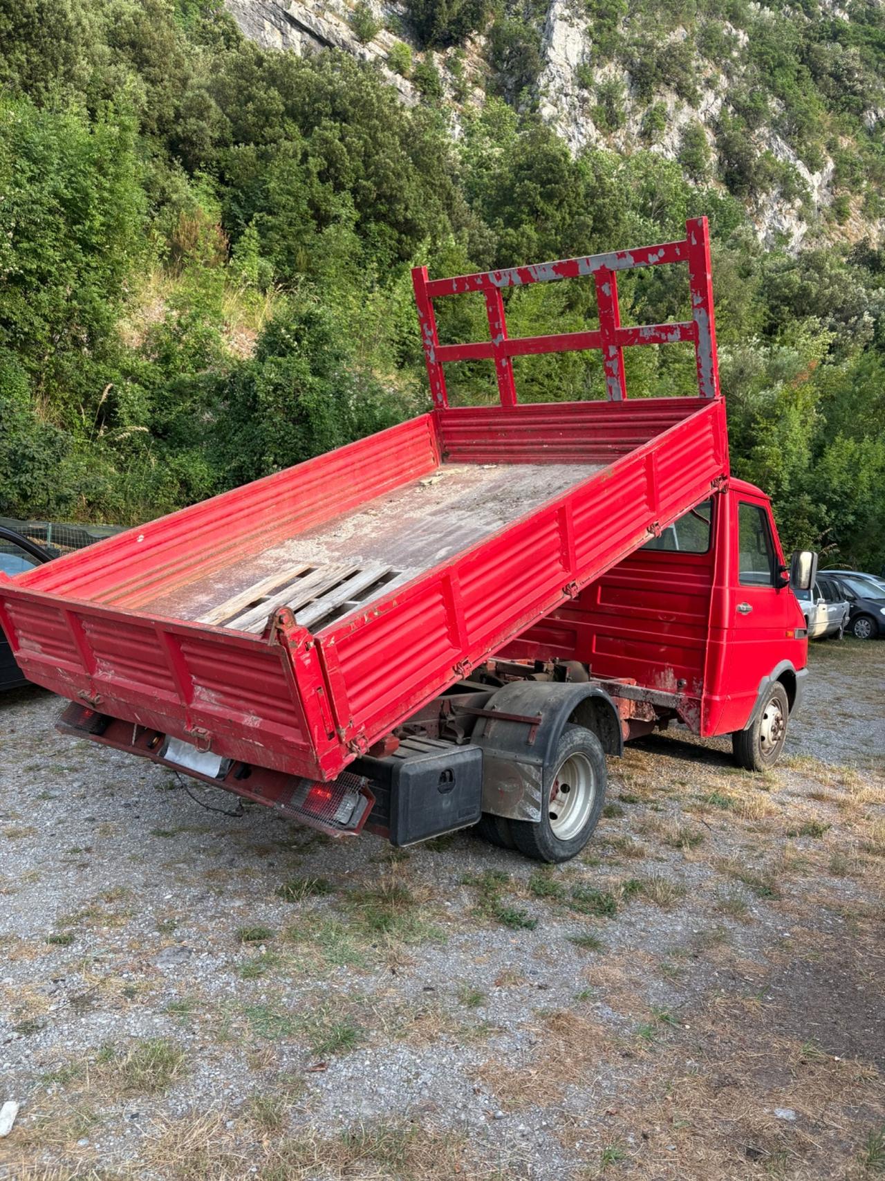 Iveco 35.10 ribaltabile trilaterale