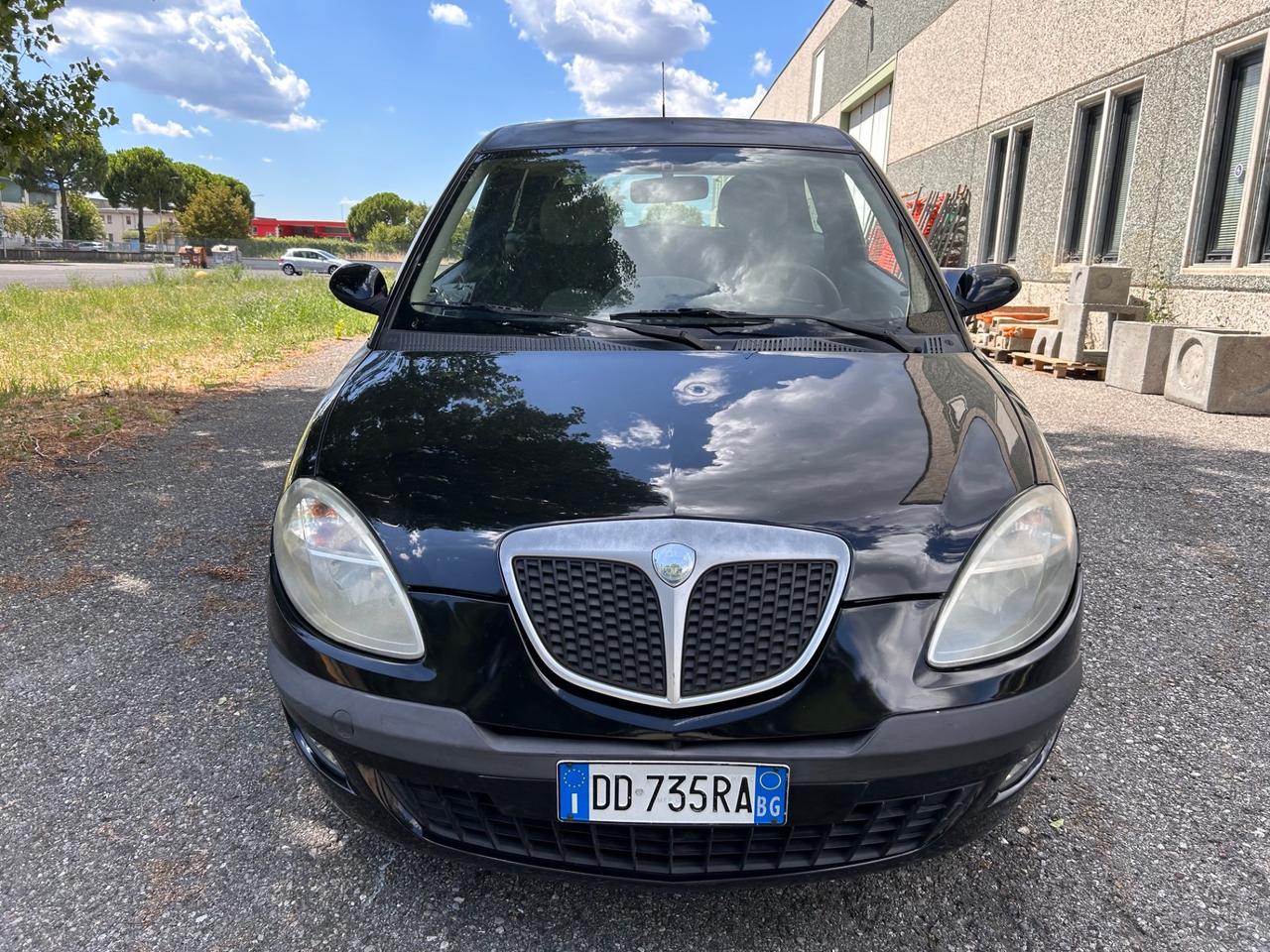 Lancia Ypsilon Momo 1200 neopatentati
