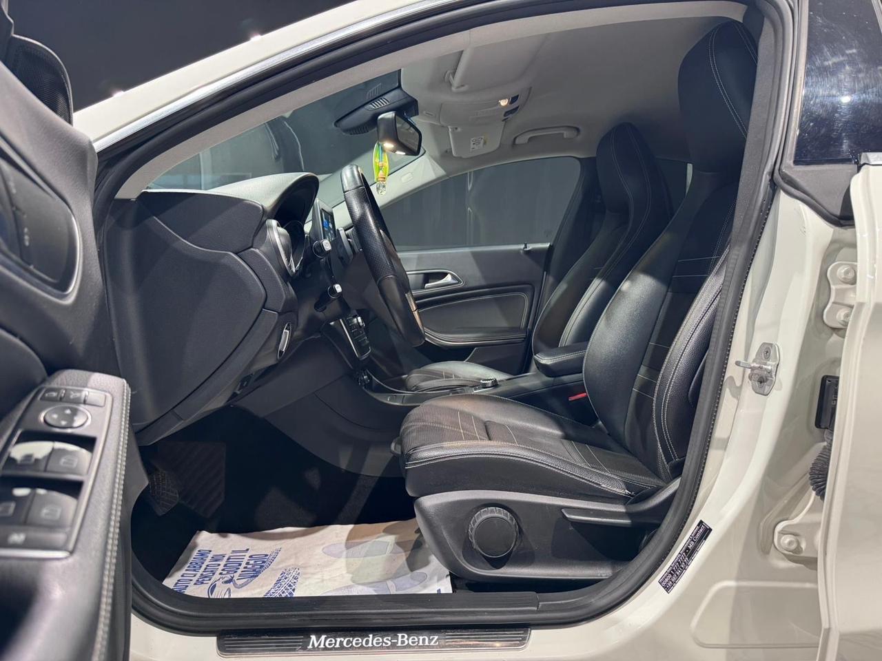 Mercedes-benz CLA 200 d Automatic Premium Dark Night