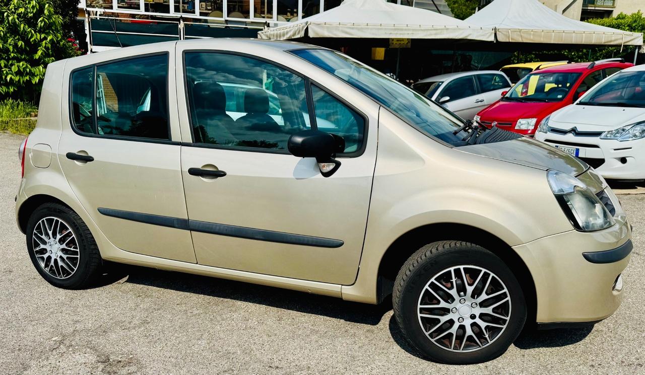Renault Modus 1.2 16V Luxe 55kw